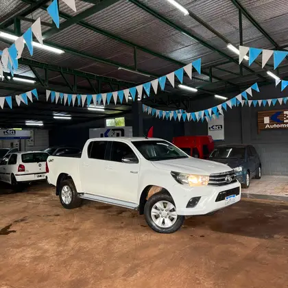 TOYOTA HILUX SR 2.8 TDI 4X4 MT DC 2017